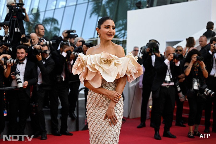 Cannes 2023: अनुष्का शर्मा और एंडी मैकडॉवेल रेड कार्पेट पर आईं नज़र