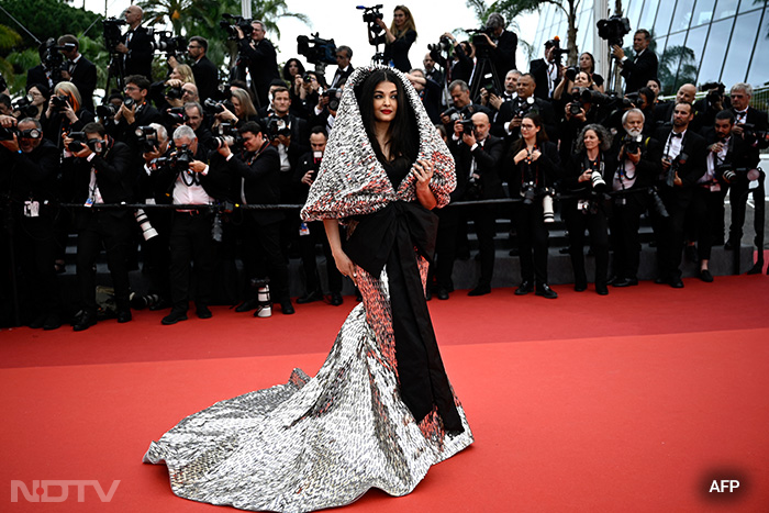 Cannes 2023: <i>Desi</i> Girls Aishwarya, Mrunal On The Red Carpet