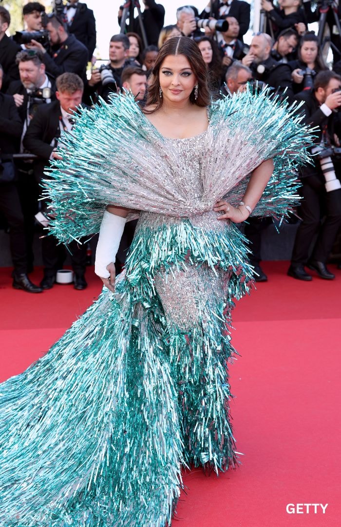 Aishwarya Rai Bachchan left her tresses open in soft curls. (Image courtesy: Getty)