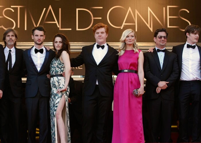 See Kristen\'s left leg at Cannes
