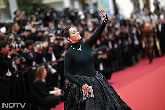 Cannes Film Festival 2023: रेड कार्पेट पर शानदार अंदाज़ में नज़र आईं सारा अली खान, उमा थुरमन, नाओमी समेत अन्य सितारे