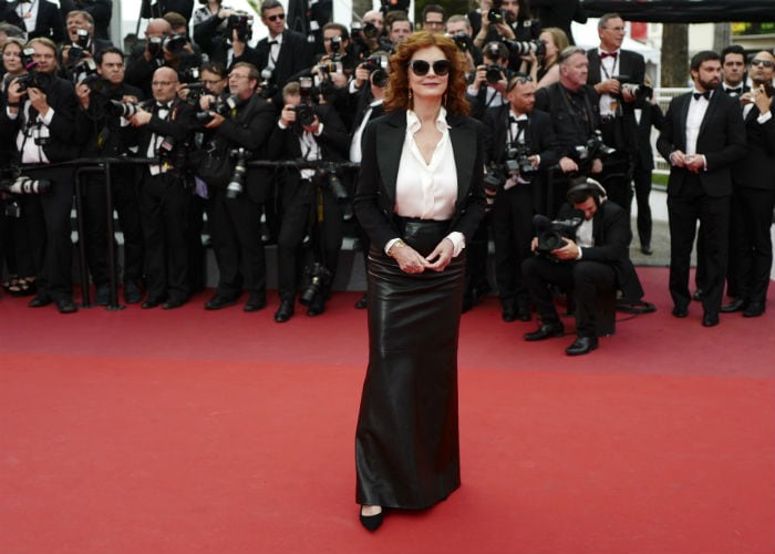 Cannes Day 2: रेड कारपेट पर अपने इस लुक के कारण छा गईं दीपिका, जूलियन, उमा थुरमन