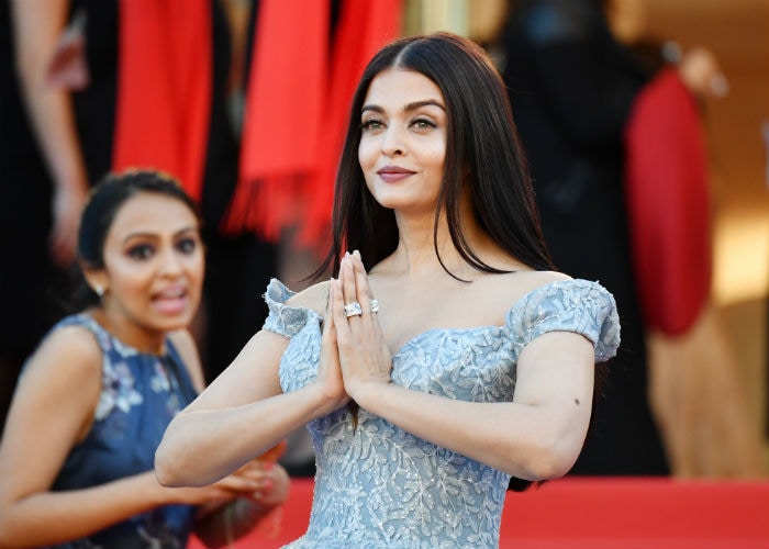 Aishwarya Rai Bachchan Steals The Spotlight On Cannes Red Carpet