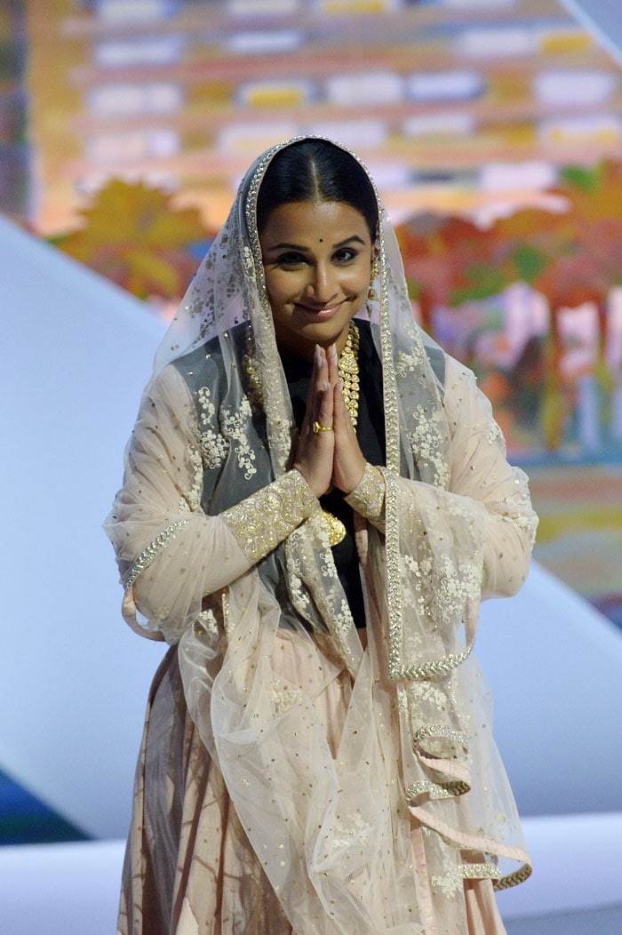 Vidya, Big B say <i>namaste</i> at Cannes