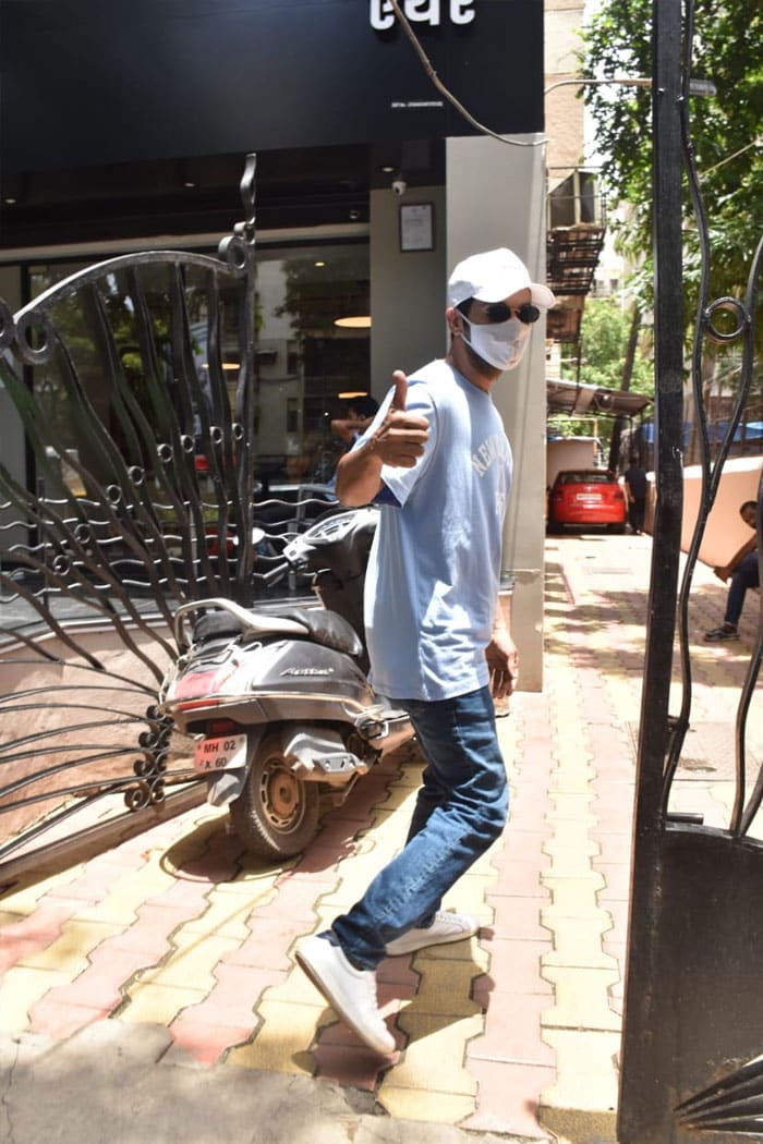 We also got a glimpse of Rajkummar Rao in Juhu.