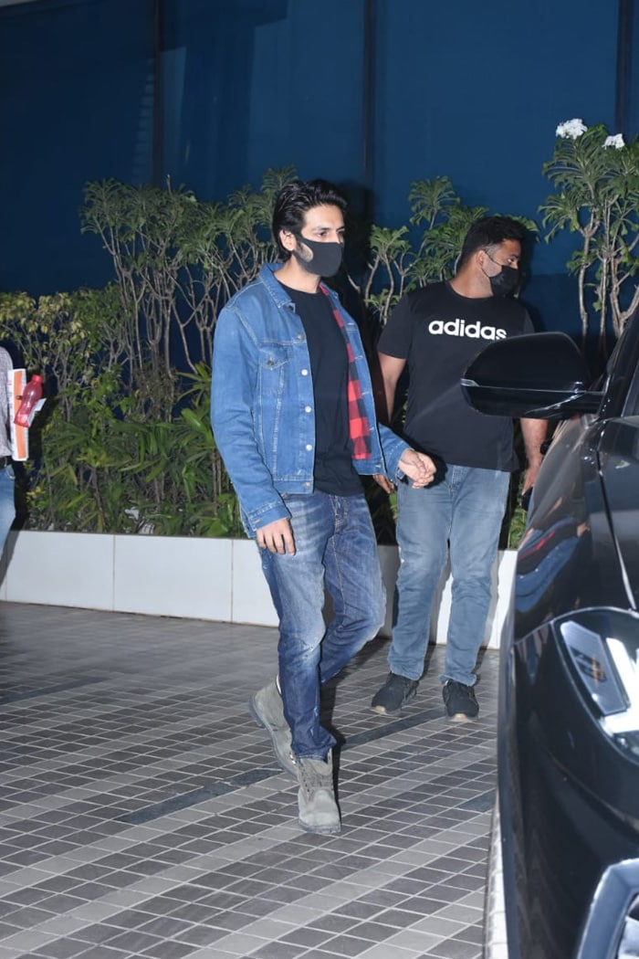 Kartik Aaryan was spotted in Andheri.