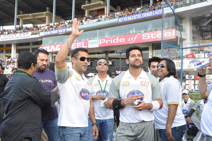 Salman, Genelia at Celebrity Cricket League