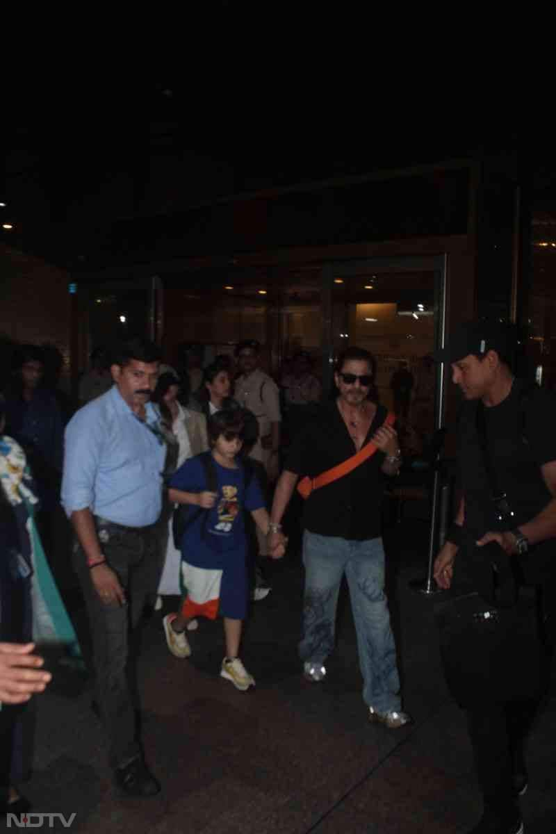 Celeb Airport Spotting, Featuring Shah Rukh Khan And Family