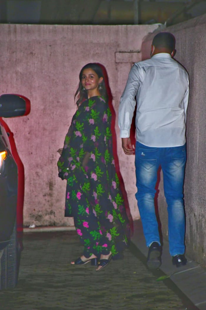 Celeb Spotting: Kareena Kapoor-Saif Ali Khan And Alia Bhatt In The City
