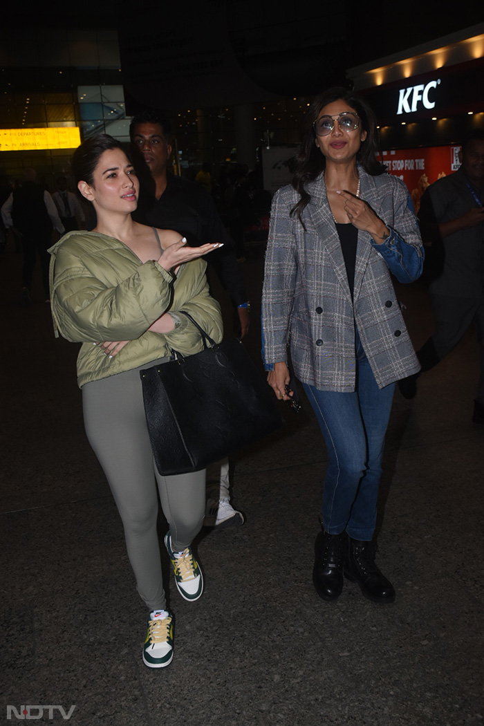 Shilpa Shetty and Tamannaah at the airport. (Image courtesy: Varinder Chawla)