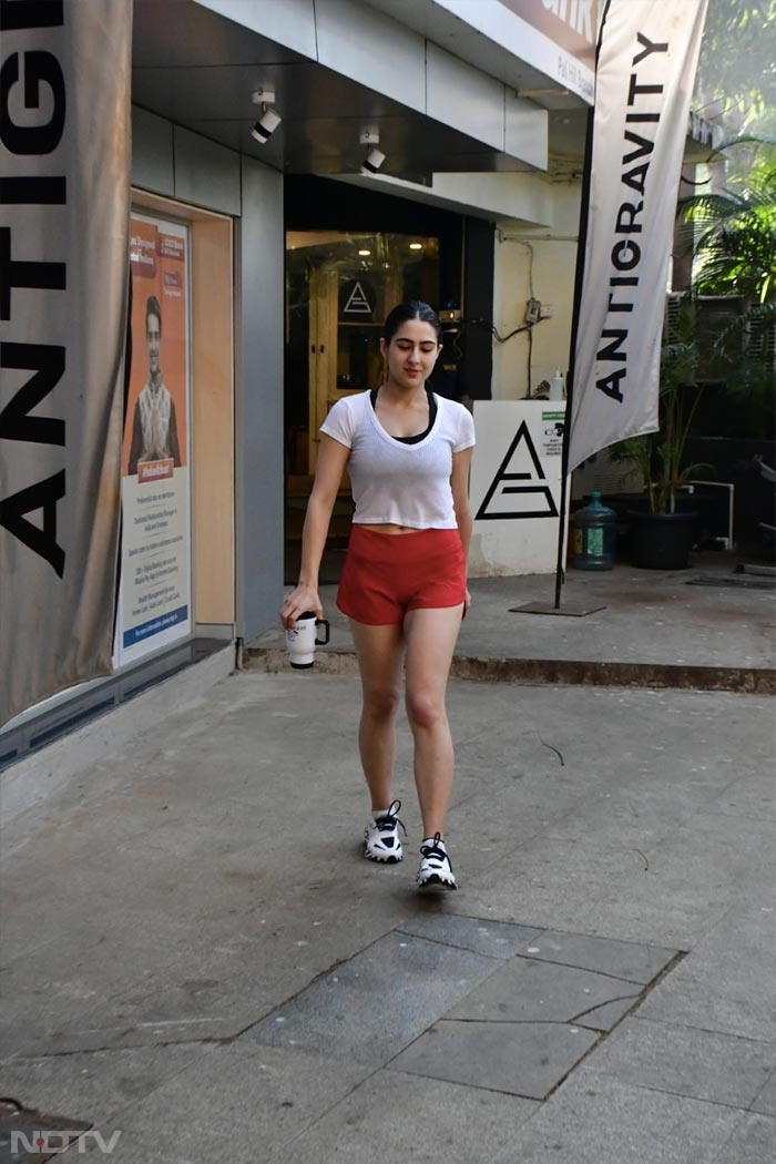 Sara Ali Khan was pictured at a gym. (Image courtesy: Varinder Chawla)