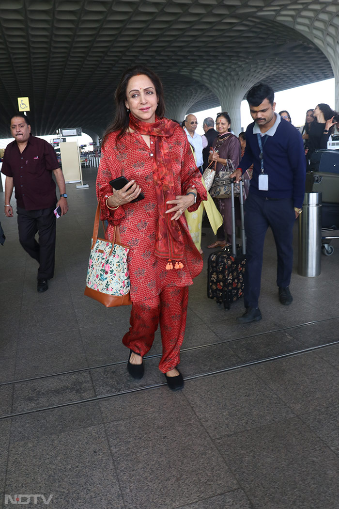 Celeb Spotting At Airport: Malaika, Rashmika, Sara, Janhvi - Count The Stars