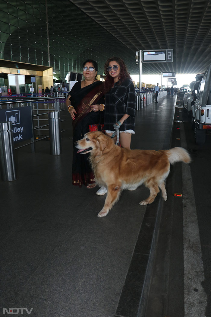 Celeb Spotting At Airport: Malaika, Rashmika, Sara, Janhvi - Count The Stars