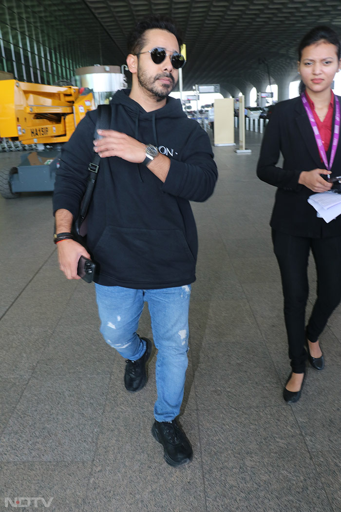 Abhishek Pathak also pictured at Mumbai airport. (Image courtesy: Varinder Chawla)