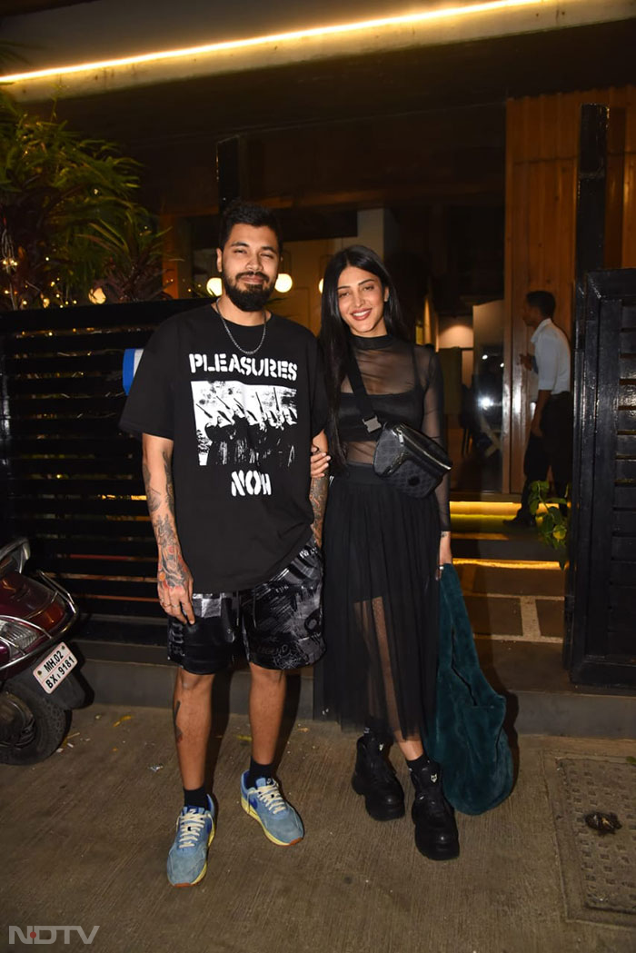 Shruti Haasan with her boyfriend Santanu Hazarika also posed for the cameras. (Image Courtesy: Varinder Chawla)