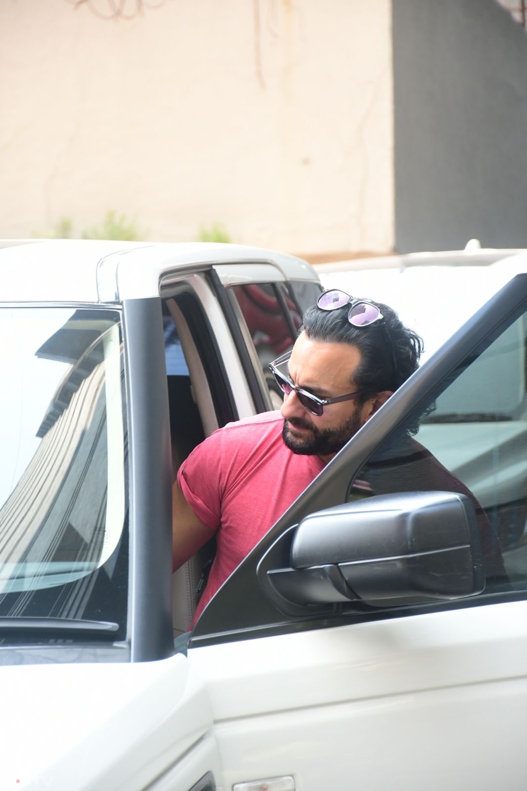 Saif Ali Khan was pictured in Bandra (Image Courtesy: Varinder Chawla)