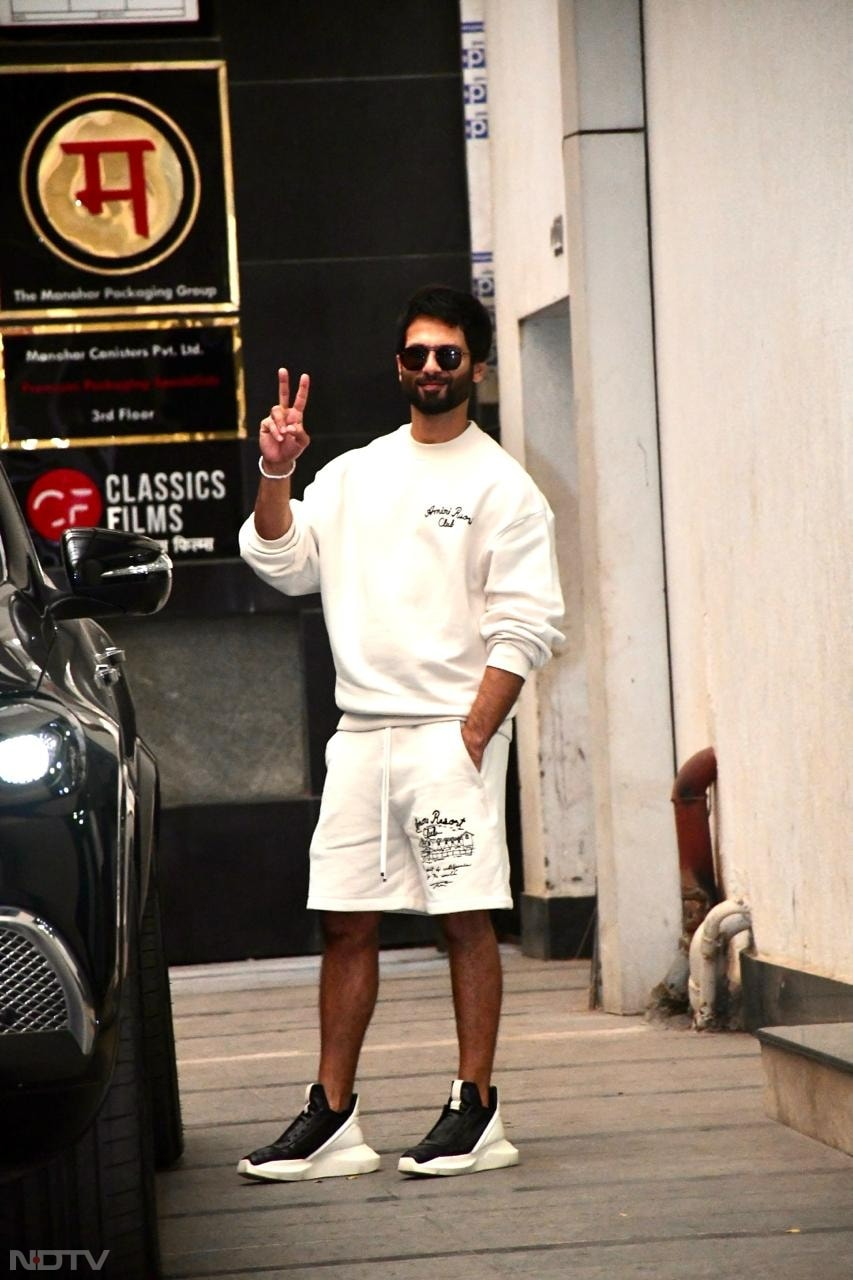 Shahid Kapoor chose white for the day (Image Courtesy: Varinder Chawla)