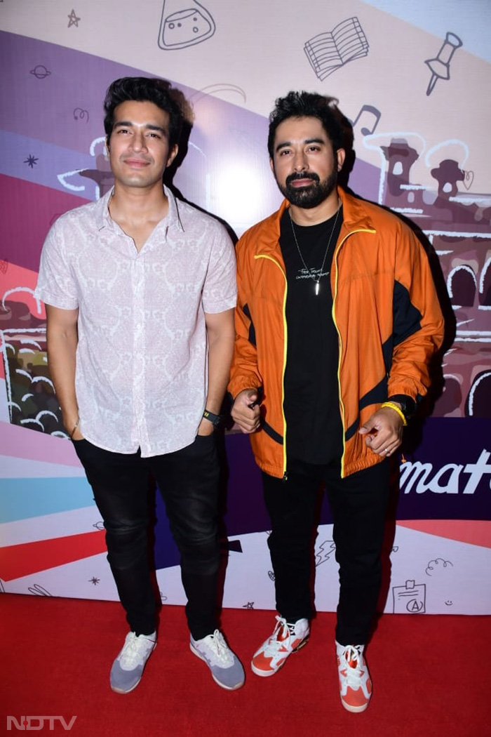 विहान सामत और रणविजय सिंह भी 'मिसमैच्ड' की सक्सेस बैश में शामिल हुए.