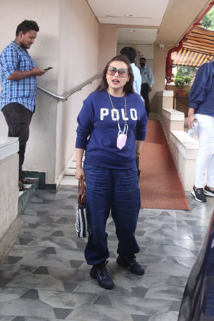 Celeb Spotting: Kareena Kapoor, Rani Mukerji And Others