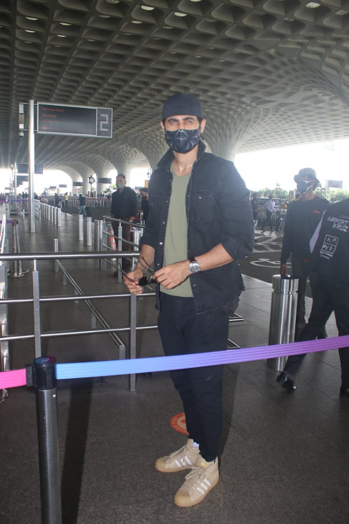 Freddy Daruwala was spotted checking in to the Mumbai airport.