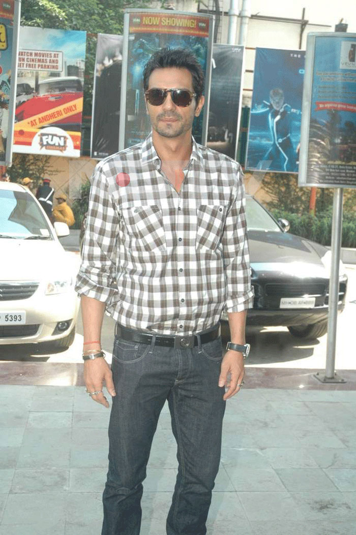 Arjun Rampal was doing his rounds at McDonalds.