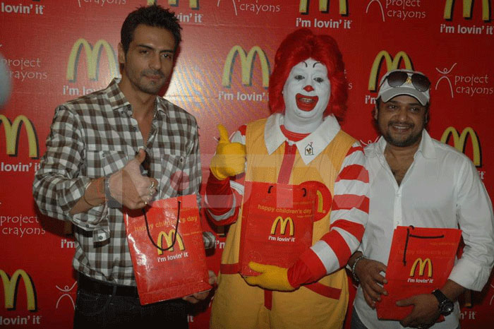 Arjun, Sajid are lovin' the McDonalds goodie-bags.