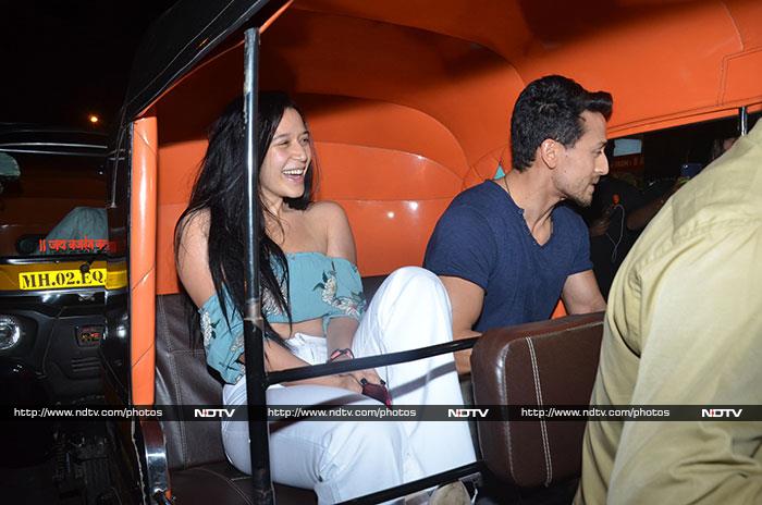 Tiger Shroff\'s Autorickshaw Ride With Sister Krishna Interrupted By Fans