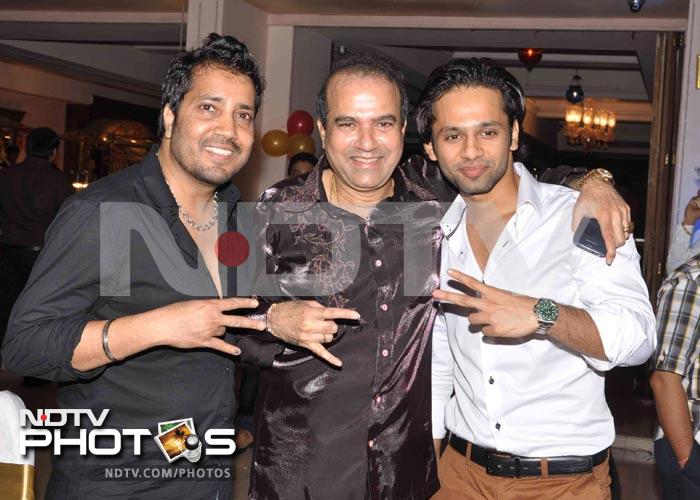 Other guests at Suresh Wadkar\'s birthday party