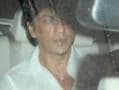 Photo : SRK visits critically injured Charu Khandal
