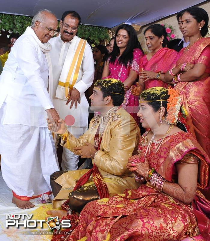 Veteran Telugu actor and father of superstar Nagarjuna, Akkineni Nageswara Rao, congratulate the bride Pooja and groom Barani while the proud father of Barani, Ahuti Prasad, looks on.