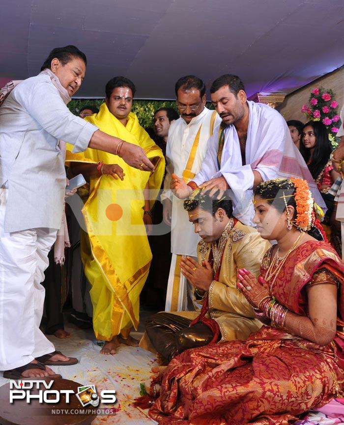 Tollywood actor Satyanarayana attended the wedding.