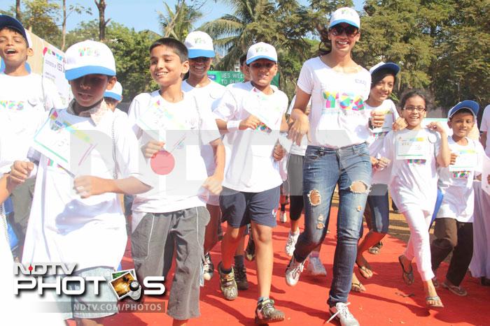 Approximately 500 kids gave Mugdha company at the event.