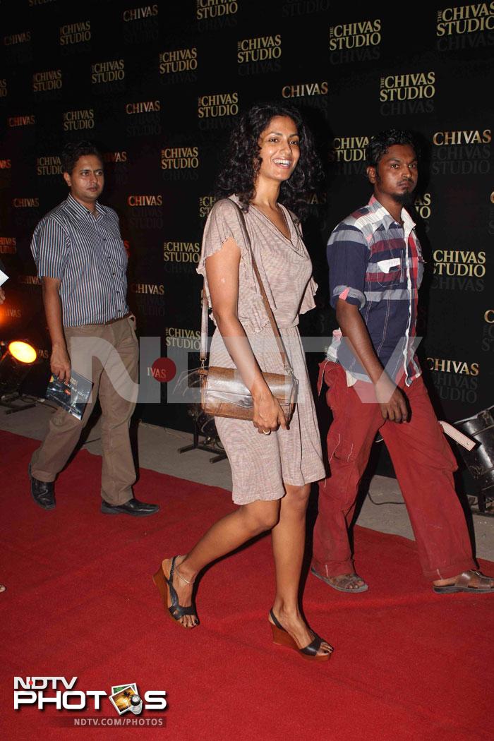 Sheetal Mallar walks in happily. <bR><bR>Coming up: Hot 'n' happening Mallika Sherawat