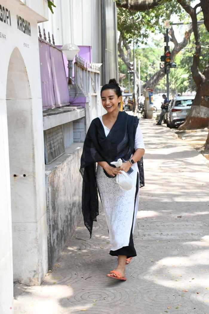 Patralekhaa was spotted outside a dance class. (Image Courtesy: Varinder Chawla)