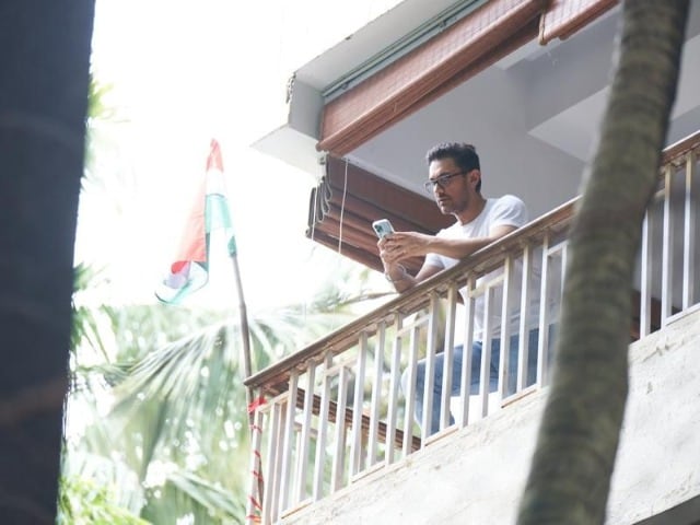 Photo : City Of Stars: Aamir Khan Hoisted National Flag At Home