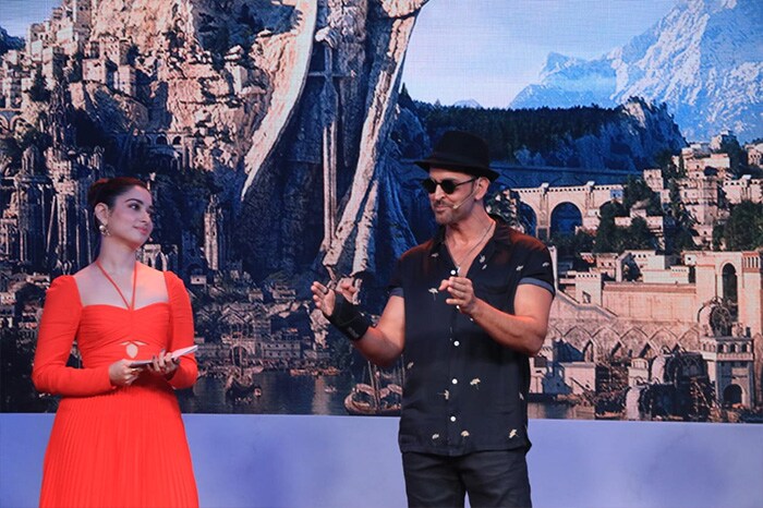 The stars were pictured on the stage during the event.