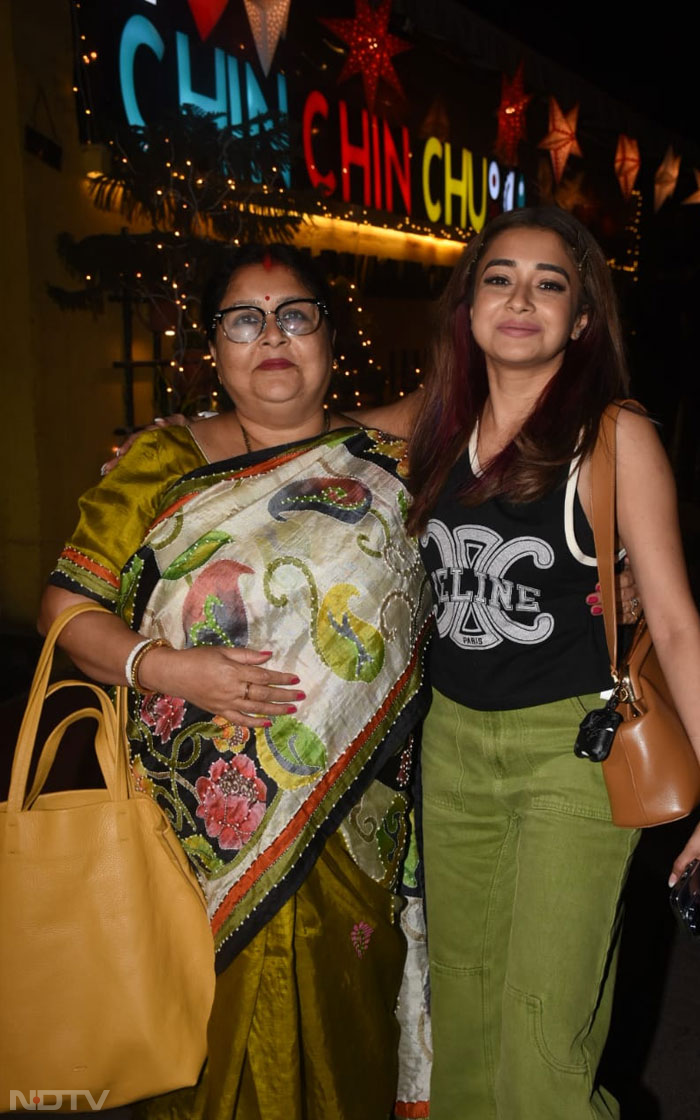 Tina Datta was clicked with her mom in the city. (Image courtesy: Varinder Chawla)