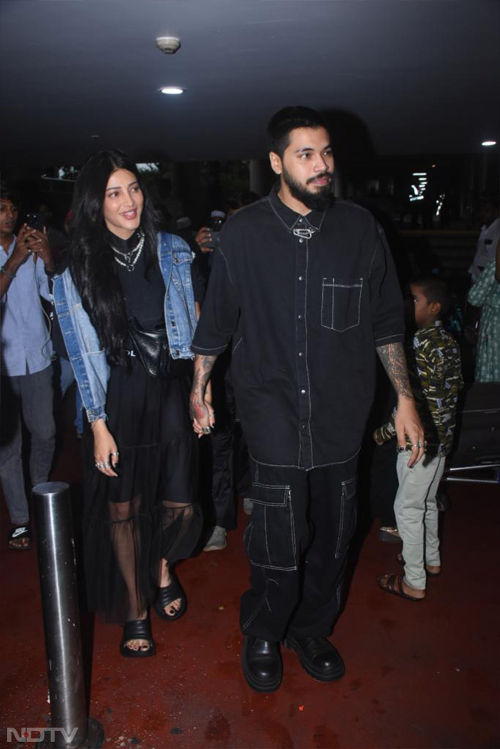 Shruti Haasan and her boyfriend Santanu Hazarika were pictured together at the airport. (Image Courtesy: Varinder Chawla)