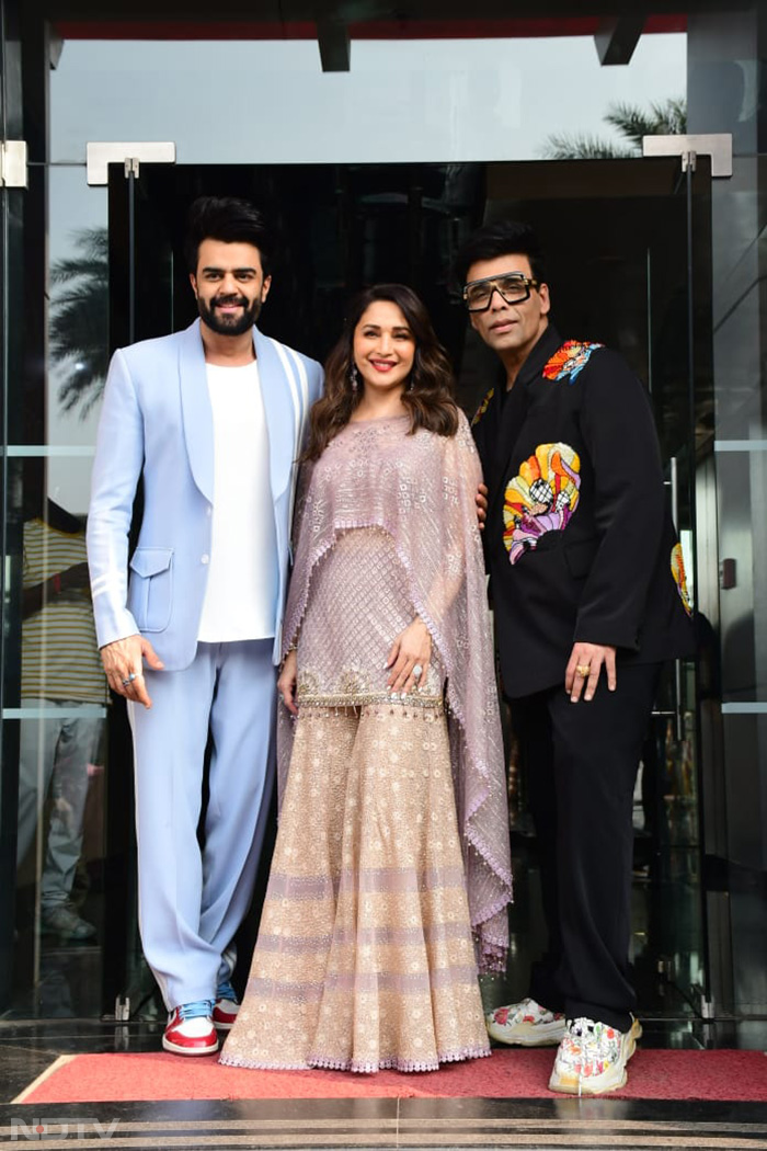 Madhuri Dixit posing with Karan Johar and Maniesh Paul.
(Image courtesy: Varinder Chawla)