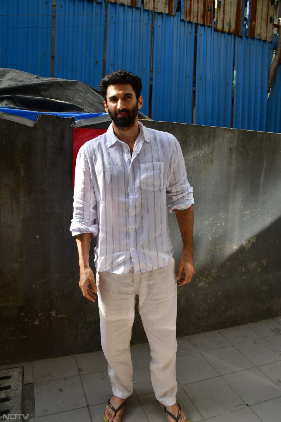 Aditya Roy Kapur kept his look casual and cool. (Image courtesy: Varinder Chawla)