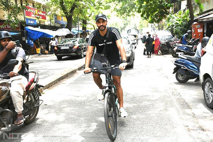 Angad Bedi was captured cycling on the roads of Khar. (Image Courtesy: Varinder Chawla)