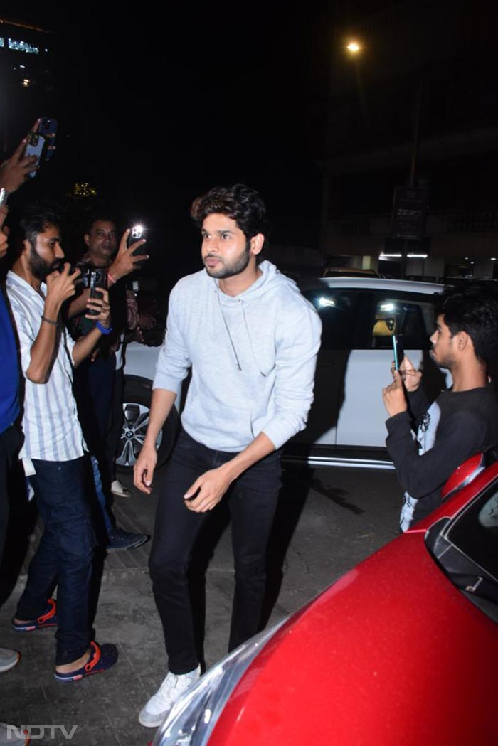 Abhimanyu Dassani was also captured at a restaurant in Bandra. (Image Courtesy: Varinder Chawla)