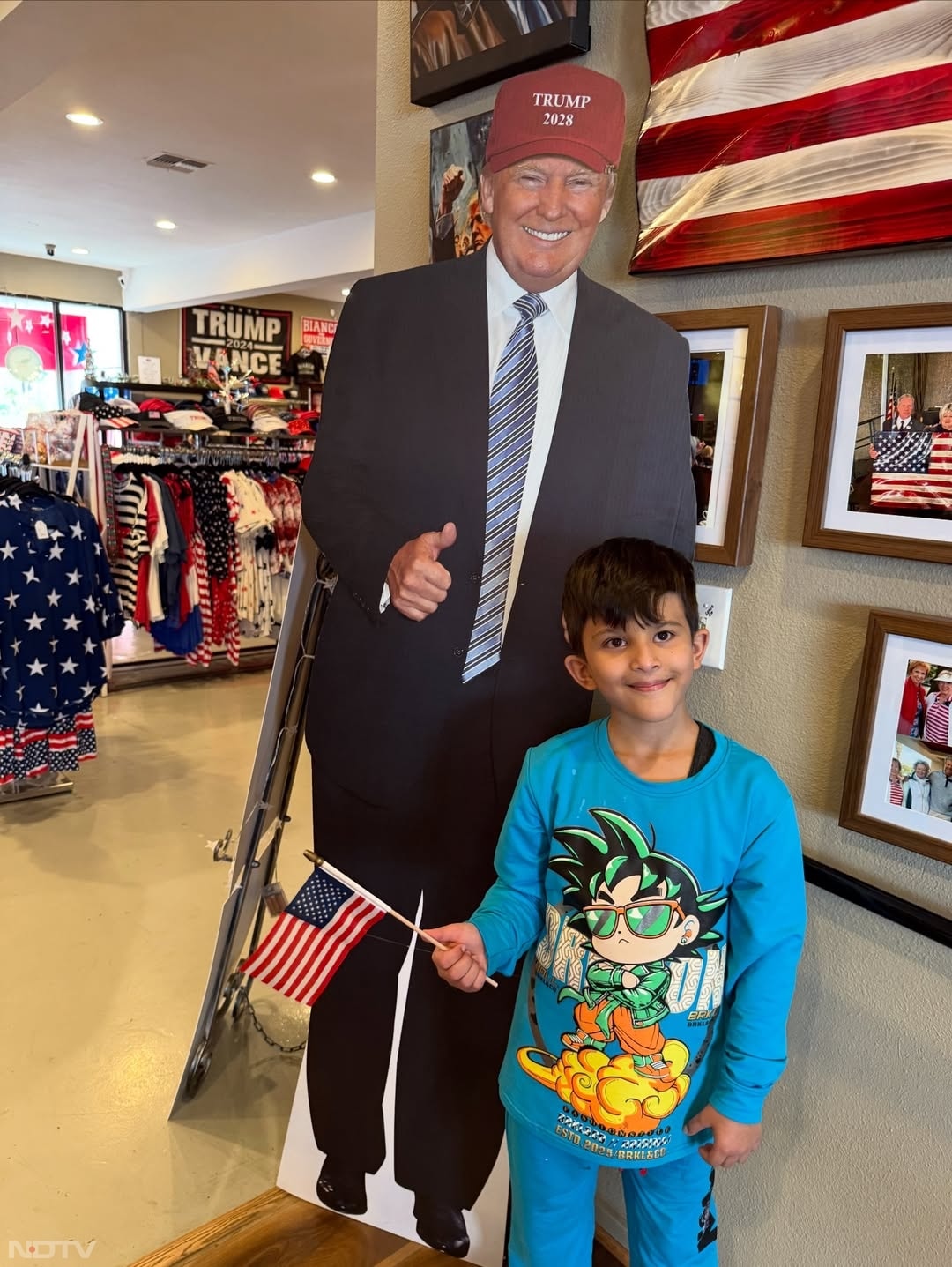 बच्&zwj;चों संग ये तस्&zwj;वीरें भी कृष्&zwj;णा अभिषेक ने शेयर की है.