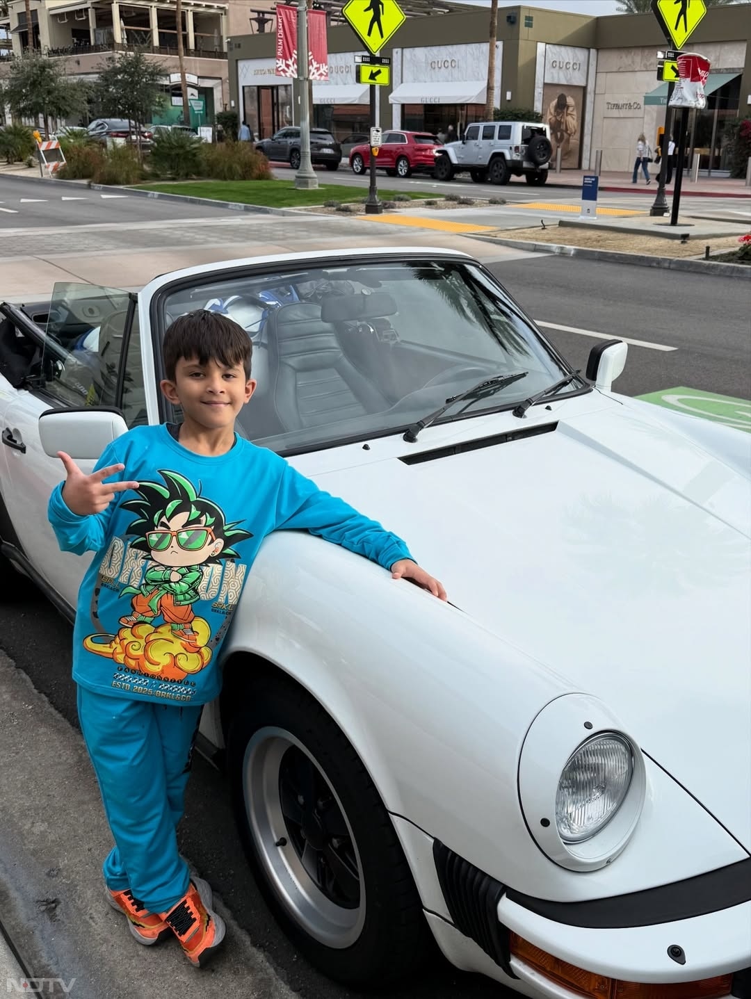 तस्&zwj;वीरों में बच्&zwj;चे मस्&zwj;ती करते नजर आ रहे हैं.