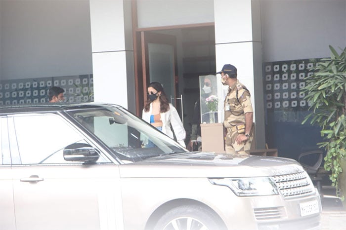 Couple Spotting: Alia And Ranbir\'s Airport Tales