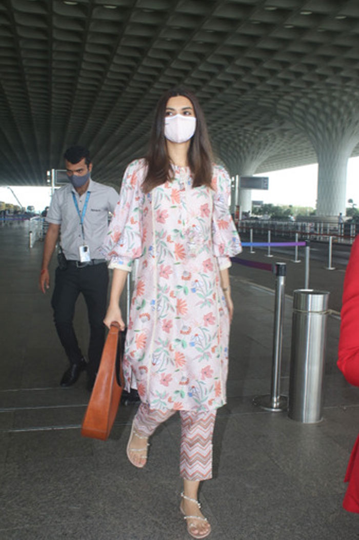 Couple Spotting: Alia And Ranbir\'s Airport Tales