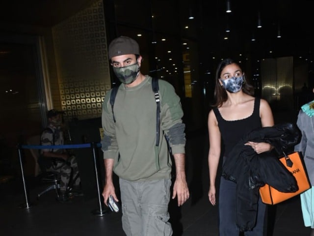 Photo : Couple Spotting: Alia-Ranbir's Airport Diaries