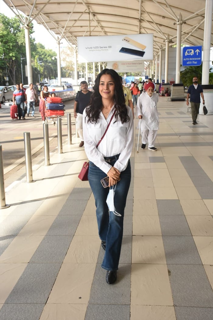 Also pictured at the Mumbai airport was Shehnaaz Gill.