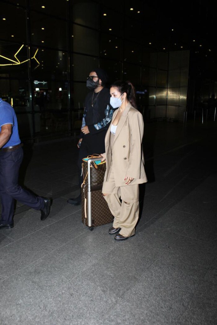 Couple Spotting: Malaika-Arjun, Pavitra-Eijaz At The Airport