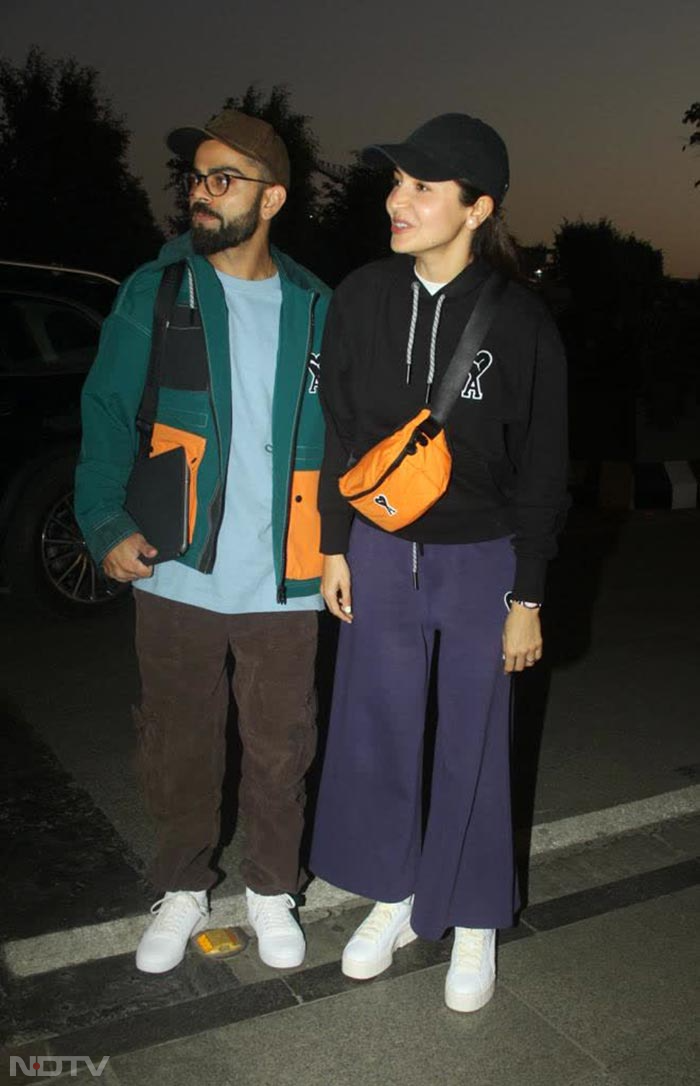 Airport Spotting: Anushka Sharma And Virat Kohli